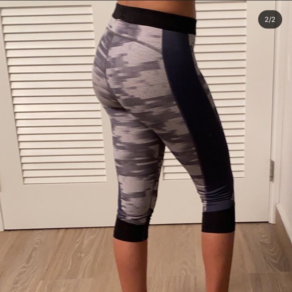 Patterned high-rise legging